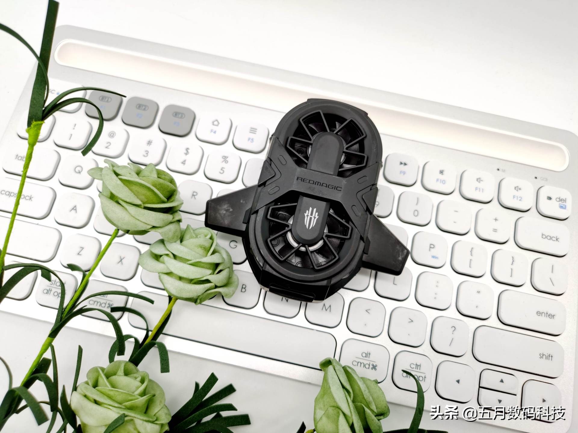 努比亚红魔6pro玩吃鸡,努比亚红魔三金属机身