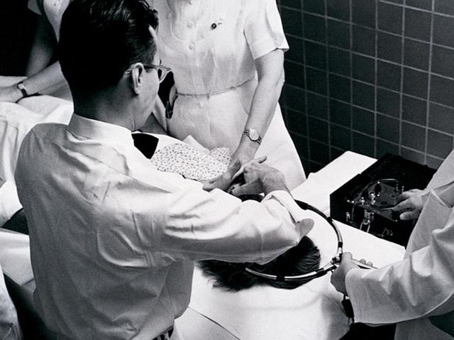 早期精神病院治疗方法图片,以前精神病院治疗图