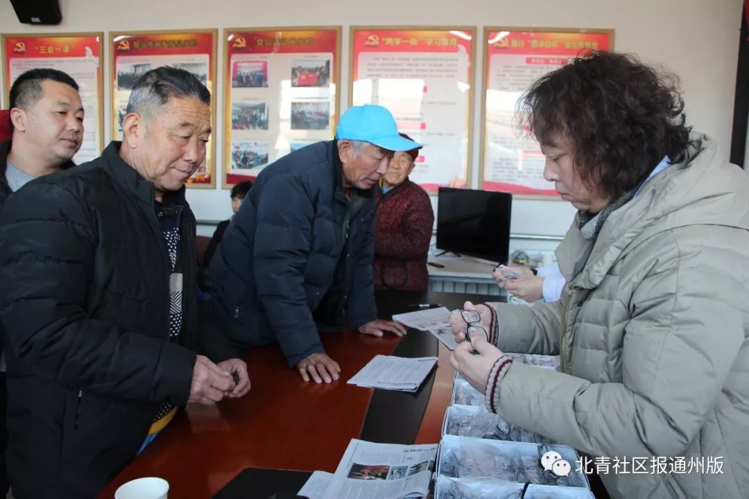 暖心！通州台湖这个村免费为老人剪发、配眼镜，年前送温暖