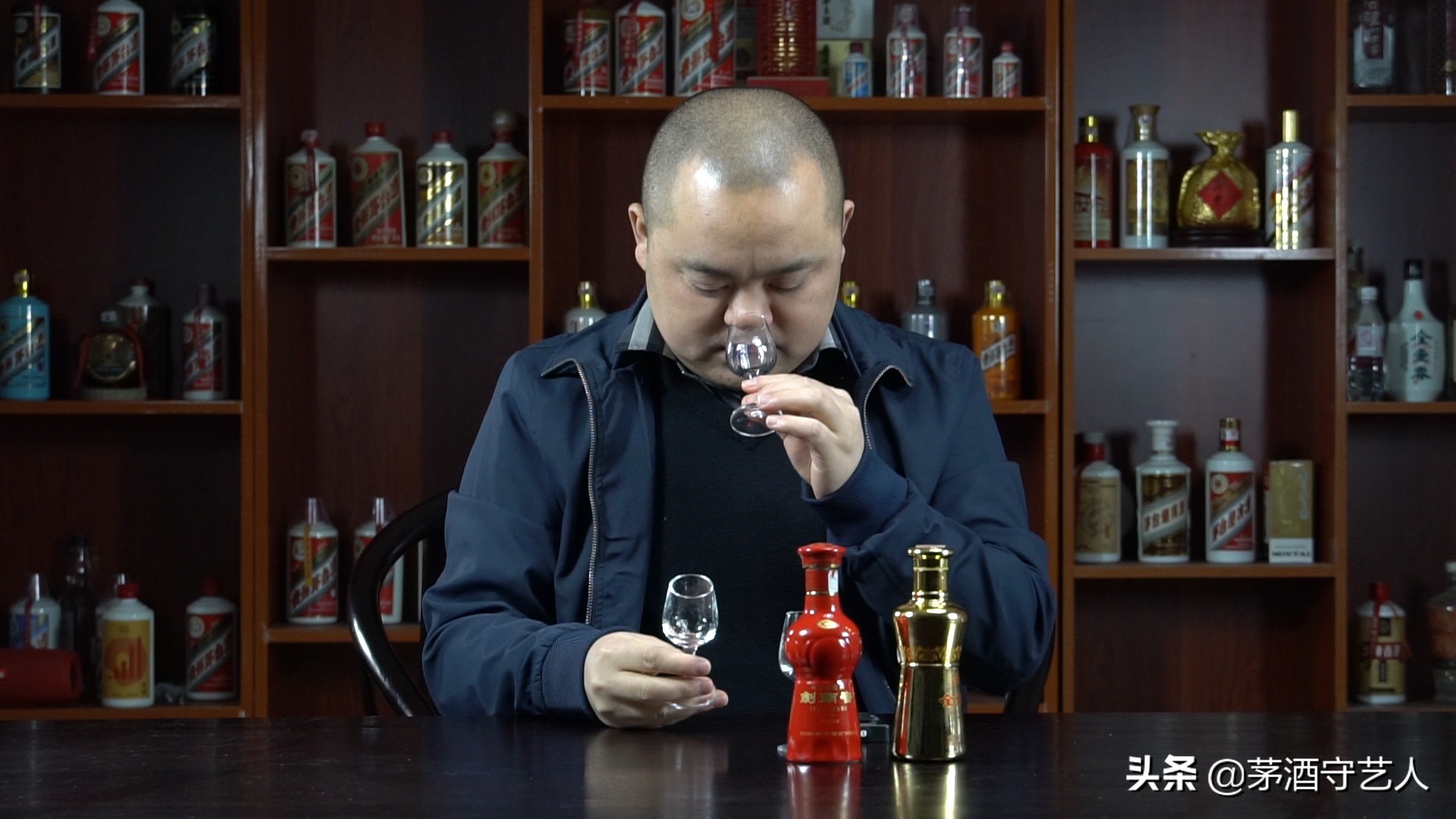 茅酒守艺人品剑南春,茅酒守艺人品尝习酒1988