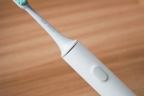 usmile电动牙刷和飞利浦电动牙刷,usmile电动牙刷和小米电动牙刷