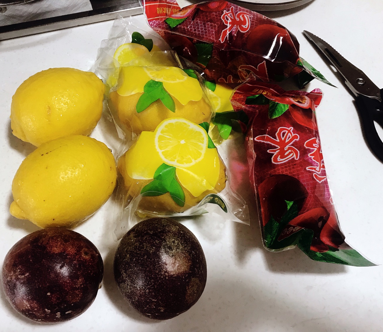 柠檬和蜂蜜一起做有什么功效,柠檬和蜂蜜可以做什么水喝