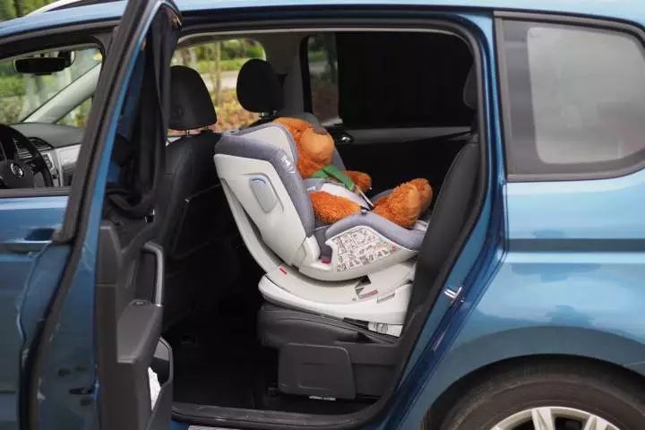 婴儿多大可以使用半躺安全座椅,安全座椅0-12岁可坐可躺测评