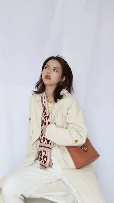 最节省空间又简便的叠风衣方法,薄款中长风衣怎么叠