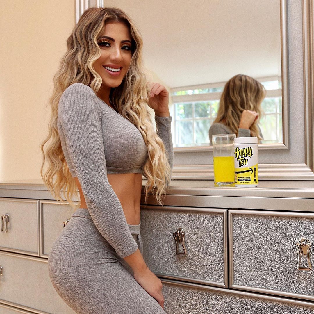 马甲线健身炫腹,练马甲线两边凹中间凸