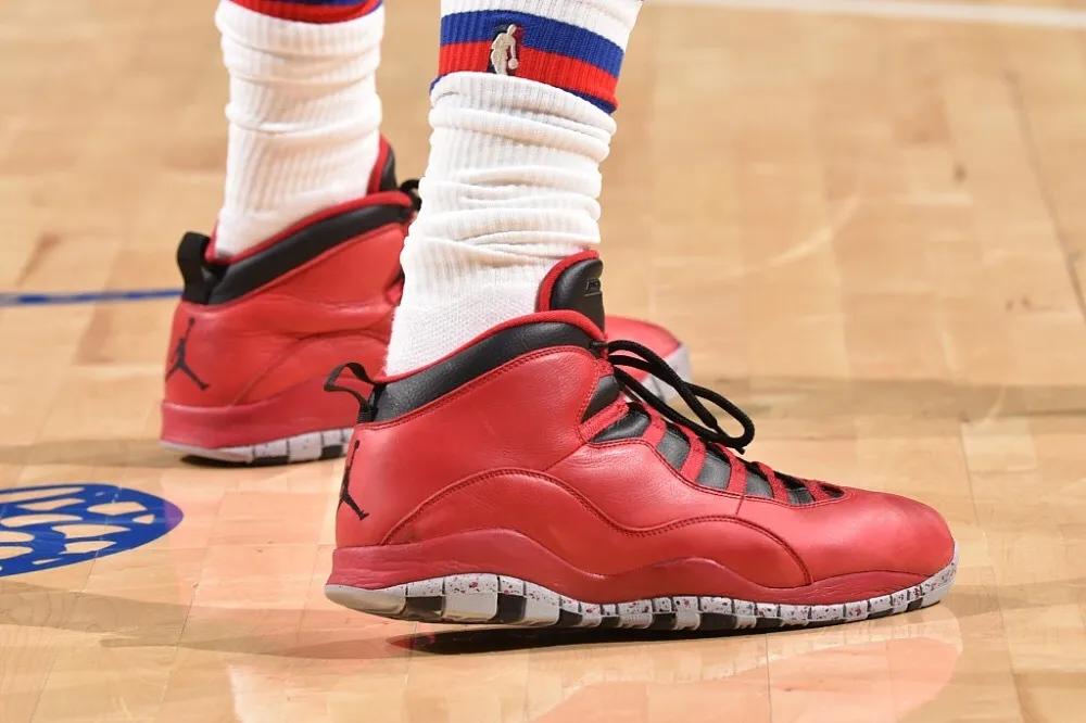 NBA球员上脚：76人队的球鞋，恩比德穿紫金配色战靴