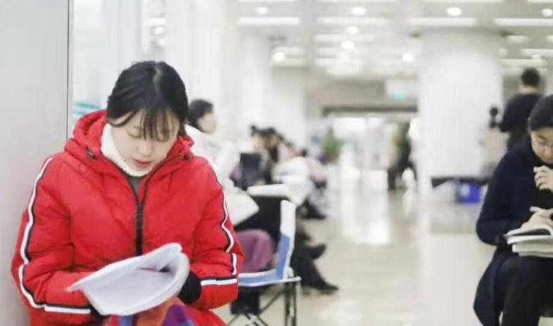 复旦435分考研生被刷，背后原因让人心寒，导师提问带歧视性？