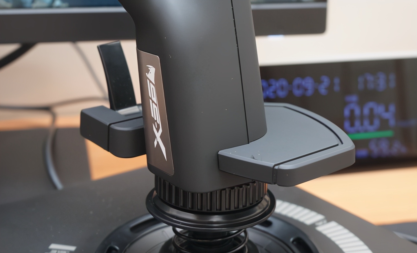 罗技x56飞行摇杆怎么用,罗技x56飞行摇杆