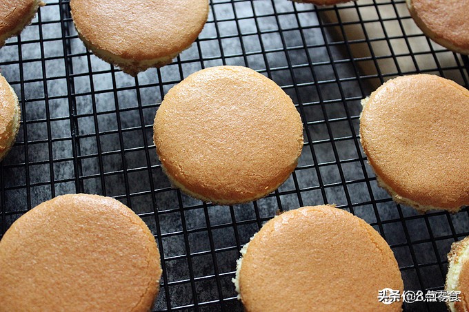 轻松玩烘焙想吃红遍四海八荒的肉松小贝可是又不想排队，自己做