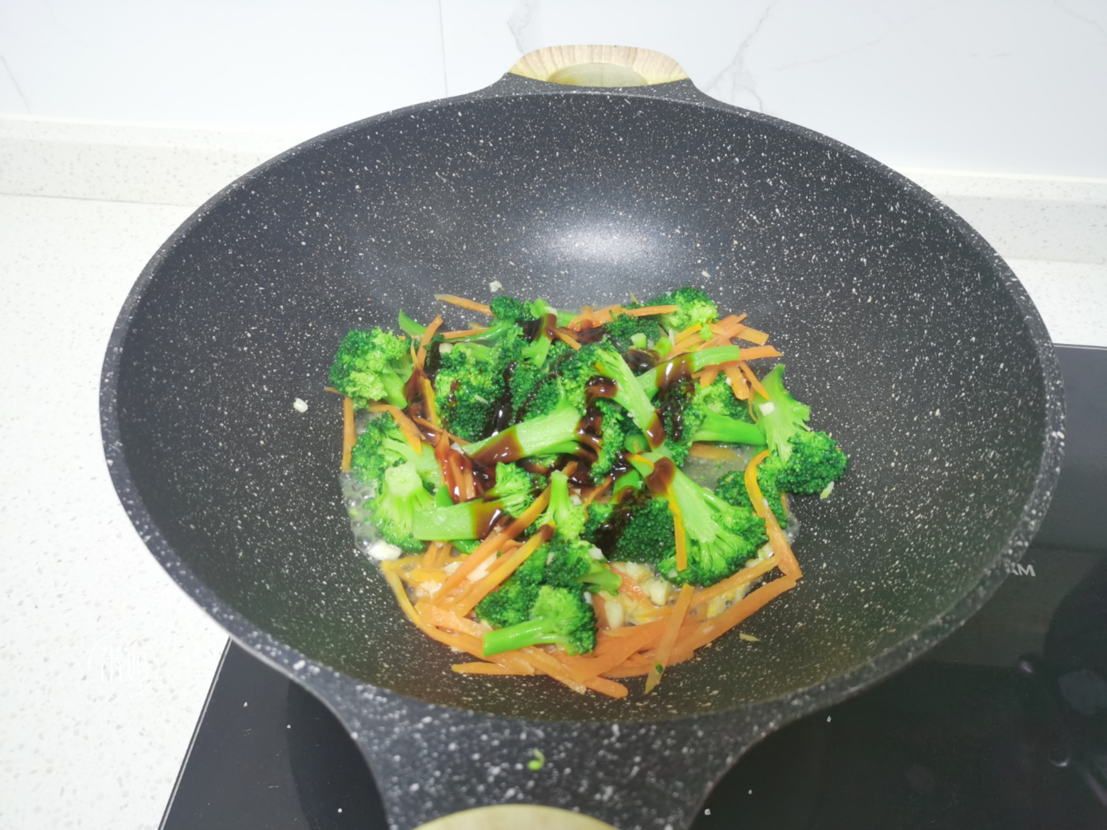 炒西兰花千万别焯水大厨教你一招,炒西兰花切记不要直接焯水