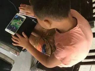 孩子沉迷游戏充值家长如何引导,小学生沉迷游戏家长该怎么办