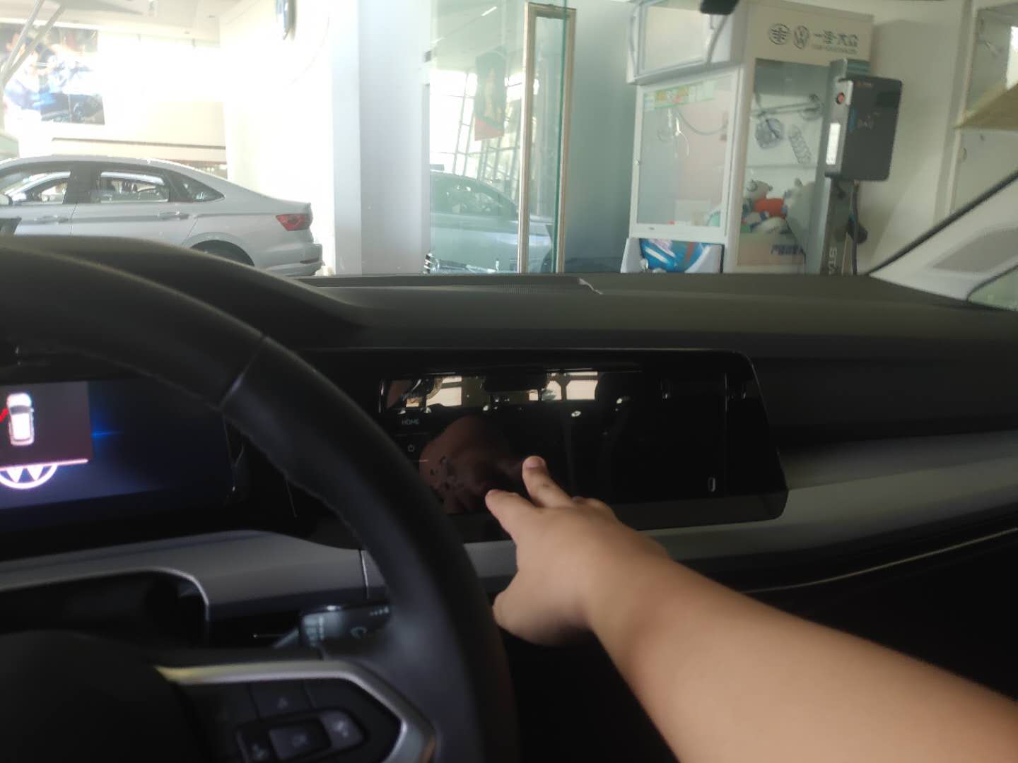 大众第八代高尔夫r-line,大众高尔夫新八代