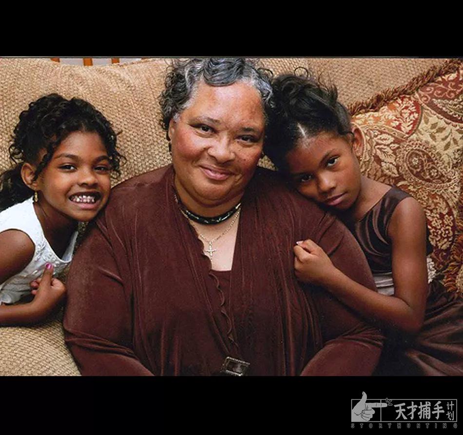 女儿发现离世20年的母亲没死，还被拿去做了杂交实验