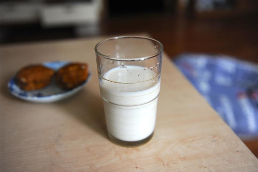 我们常喝的牛奶是什么,脱脂牛奶为啥比较贵