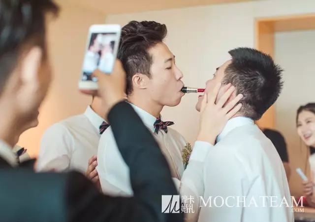 疫情在家青岛主持人团队为你挑选这些堵门游戏，收藏结婚用的上