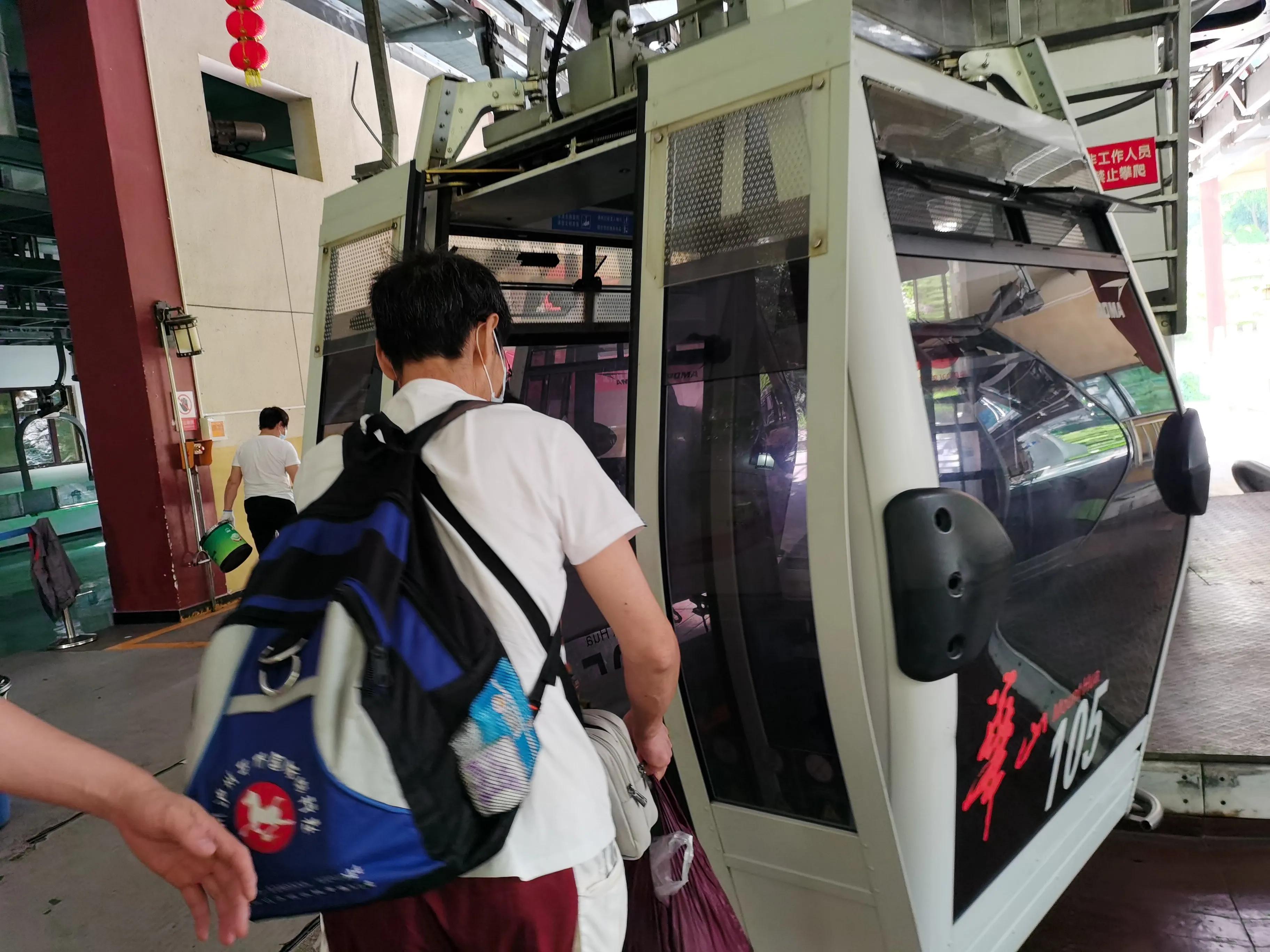 爬华山几小时能登顶,首次登顶华山之巅