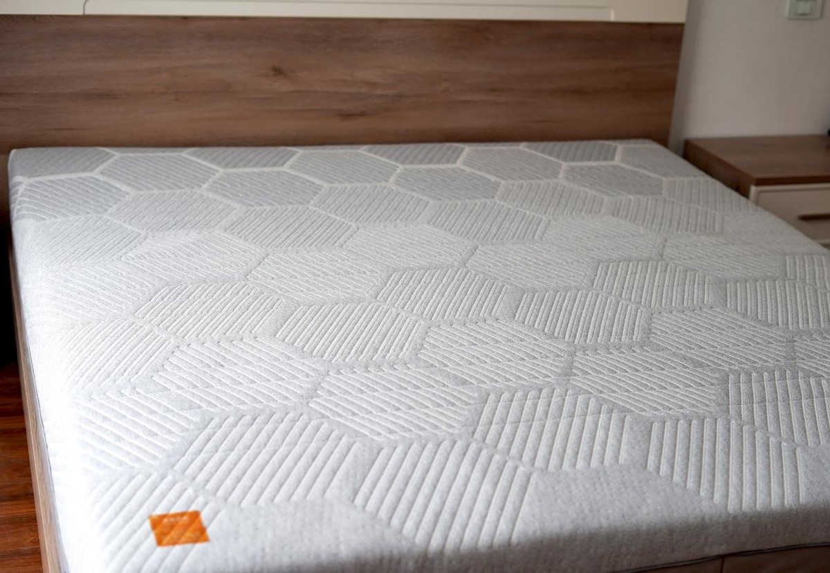 米粉亲自来验货售价两千多的8H金刚护脊乳胶床垫到底值不值