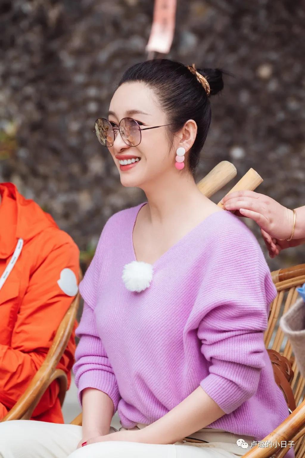 被秦海璐的私服惊艳了,秦海璐穿搭同款