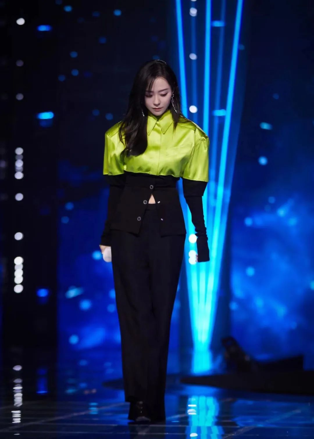 张靓颖张杰唱情歌,张杰张靓颖为家乡打call