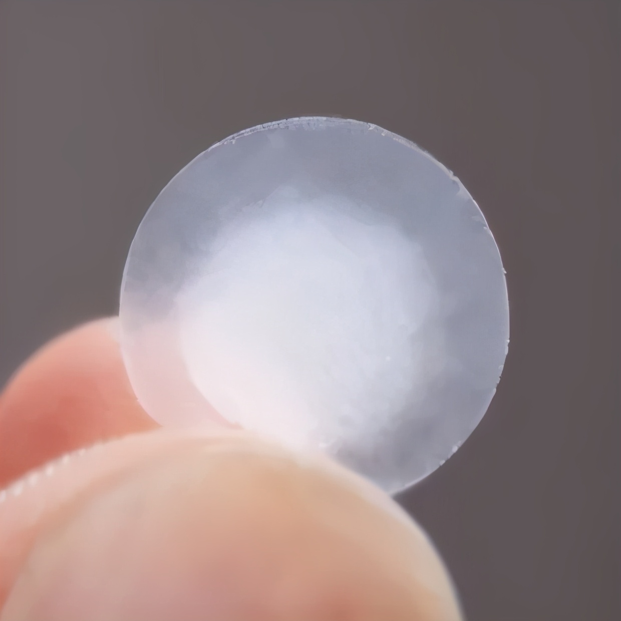 脸上长痘是身体原因还是皮肤原因,脸上长痘可能是什么病引起的