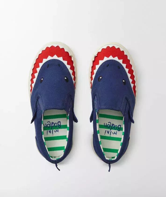 阿迪达斯和耐克儿童哪款鞋好,童鞋nike阿迪哪个好