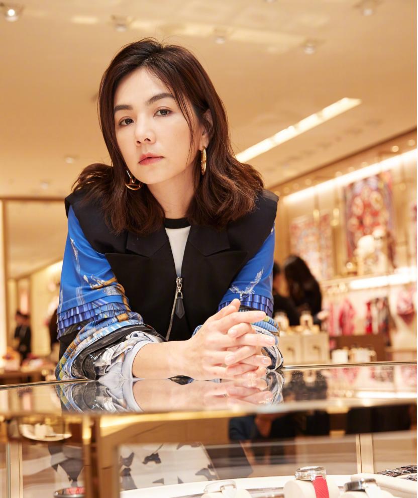 ella陈嘉桦的穿衣搭配,ella陈嘉桦刚来乘风破浪