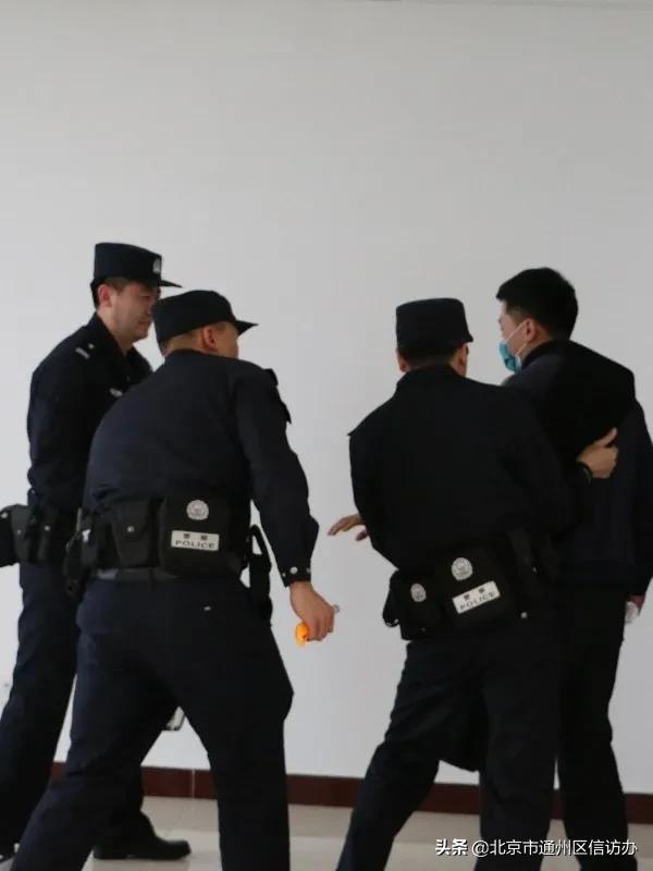 新提拔领导干部培训班,给新上任的基层专干培训