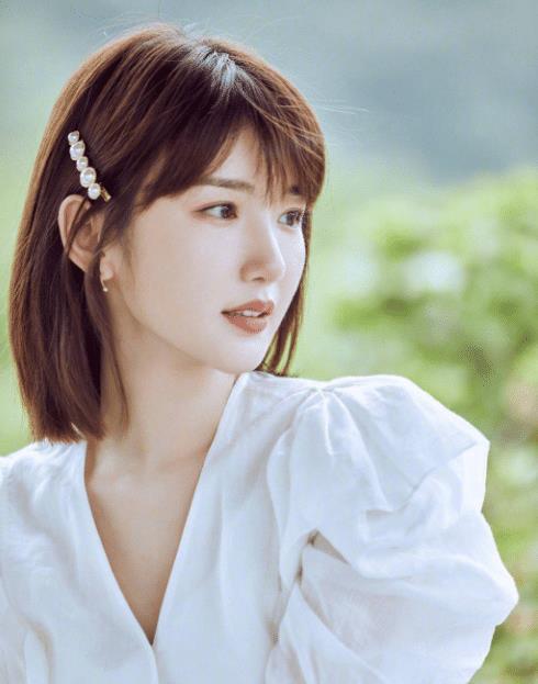 毛晓彤短发发型扎法,毛晓彤复古卷短发适合什么脸型