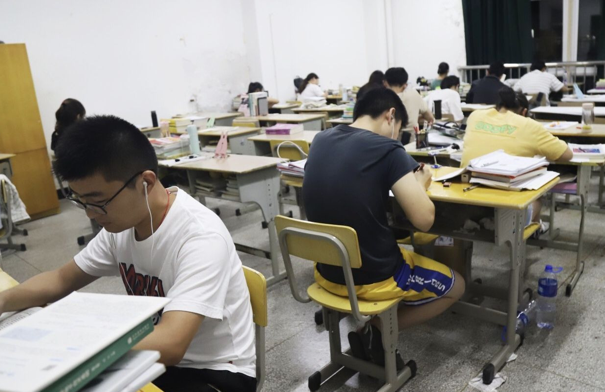 大学挂科十几门逆袭,川大研究生挂科