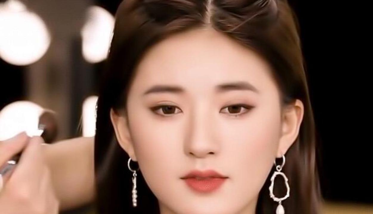 毛戈平给赵露思化妆,毛戈平给赵露思化妆视频