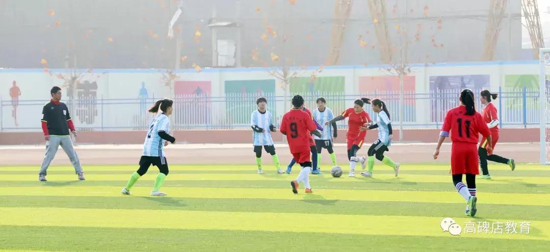 高碑店世纪学校足球比赛得了冠军,高碑店三中足球比赛