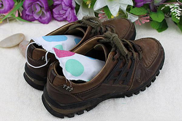 刚刷的鞋穿一天还是臭怎么办,下雨鞋湿了臭了怎么除臭