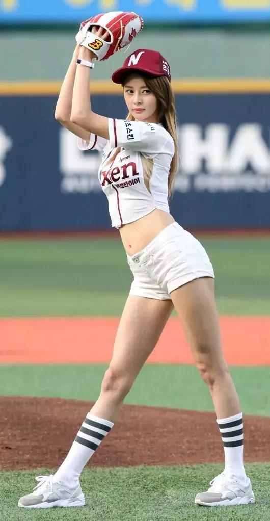 她被称为“女团性感标杆”,你评评理