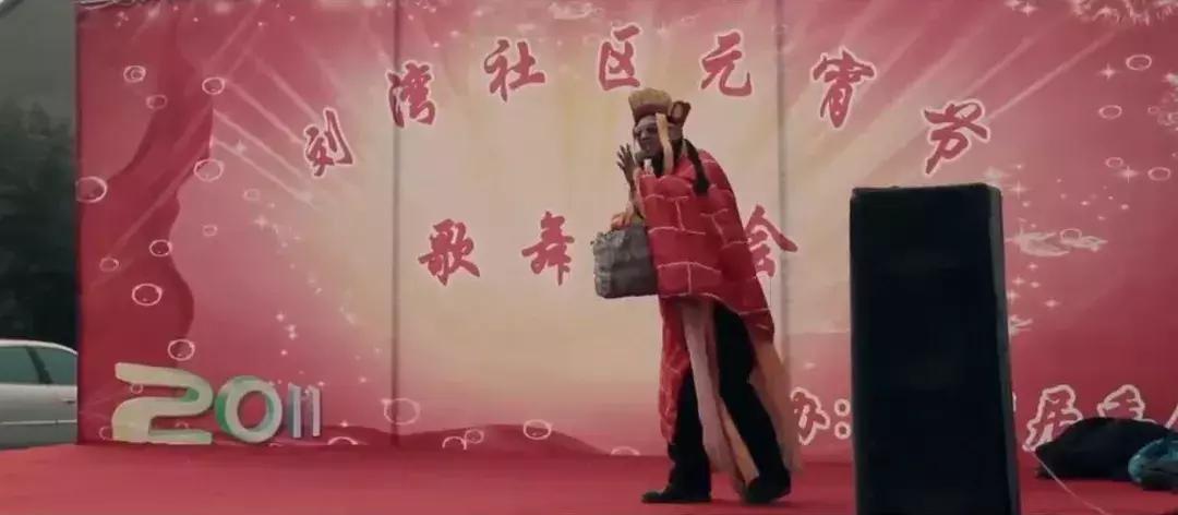 删*片毛**,讲荤段子,还不洗澡,但他教出的学生却能为刘德华写歌