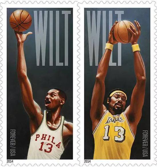 张伯伦异于常人的身体！扣篮把对手脚趾砸骨折，双手举起人如玩偶