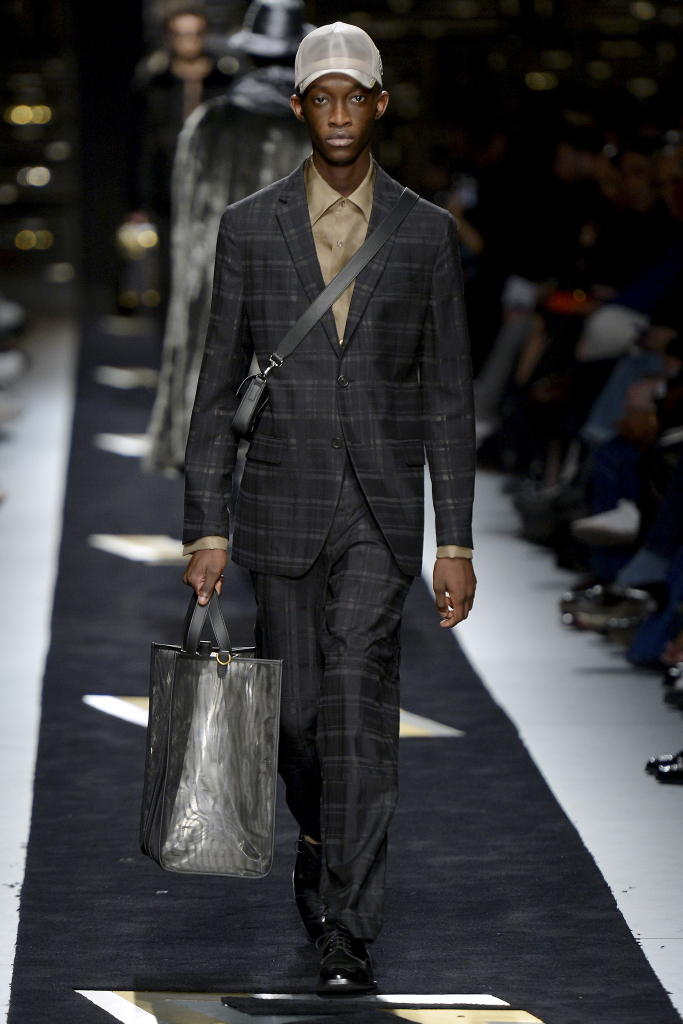 fendi2020秋冬男装秀设计思路,米兰时装周fendi2022春夏系列