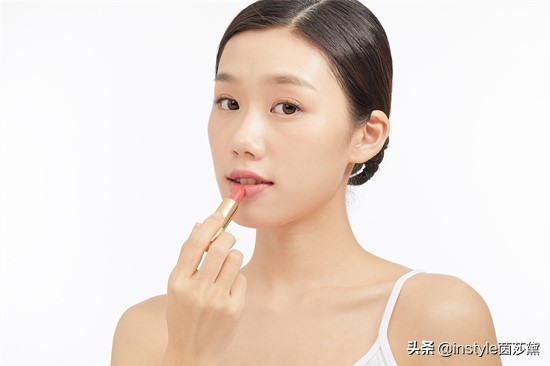 裸妆必备化妆品视频教程全集,大牌化妆品轻度裸妆步骤