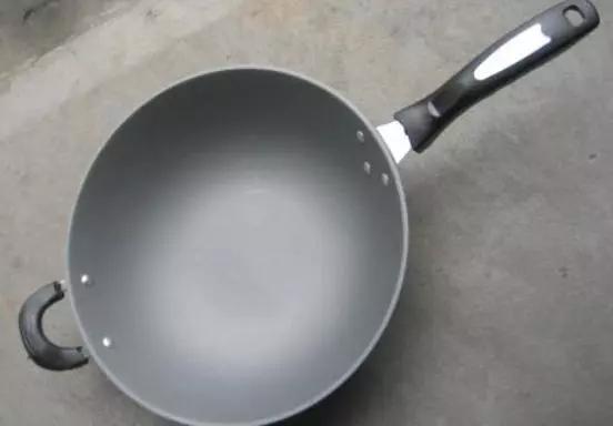 开锅之后还是生锈粘锅,铁锅开锅之后还会粘锅生锈吗