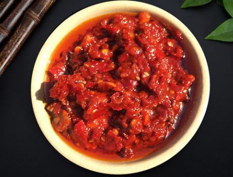 做豆瓣酱时,掌握3点小窍门,豆瓣酱色泽红润香味足,存放得久