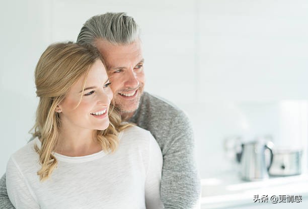 当一个女人称呼自己老公为老公时,女人把你当老公了会有这七种表现