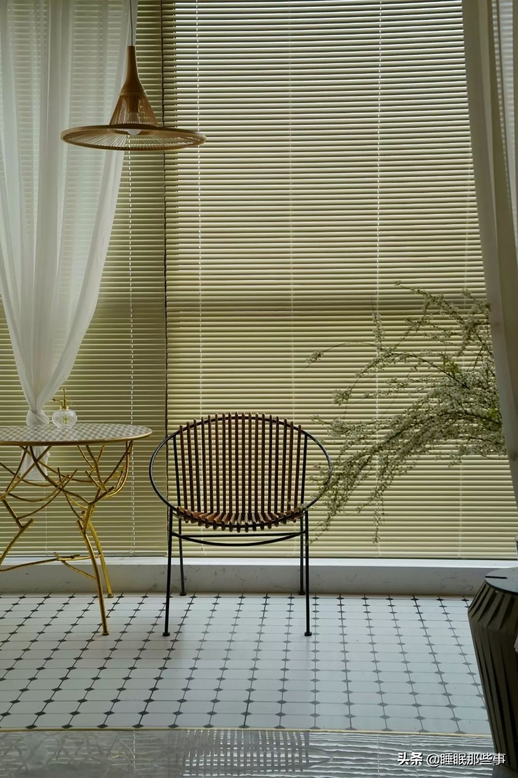 看了一眼她家的绿墙,我觉得我家还可以再抢救一下