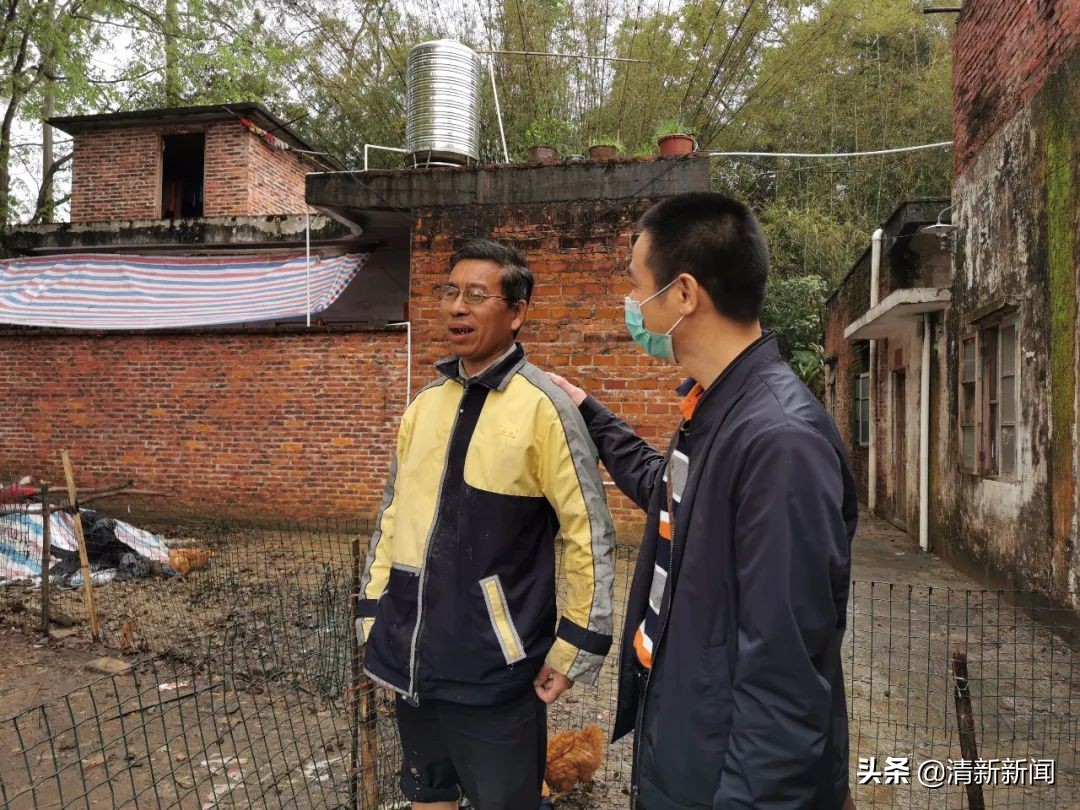 驻村工作队帮村销售散养鸡,驻村干部帮助村民销售农产品