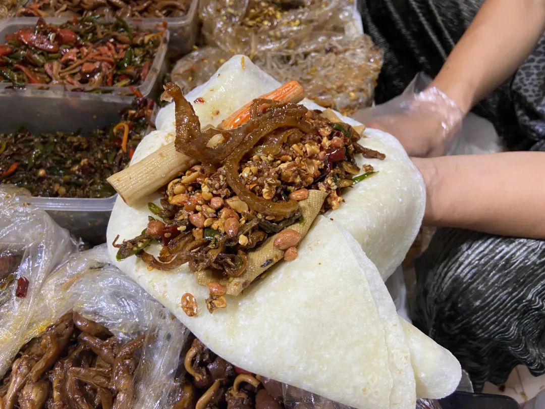 徐州闫二姐卷饼学习多少钱,闫二姐卷饼真有那么火爆吗