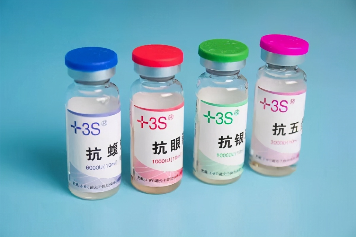 蛇身被煲汤后，被斩首的蛇头突然“复活”*仇报**，老伯差点儿丧命