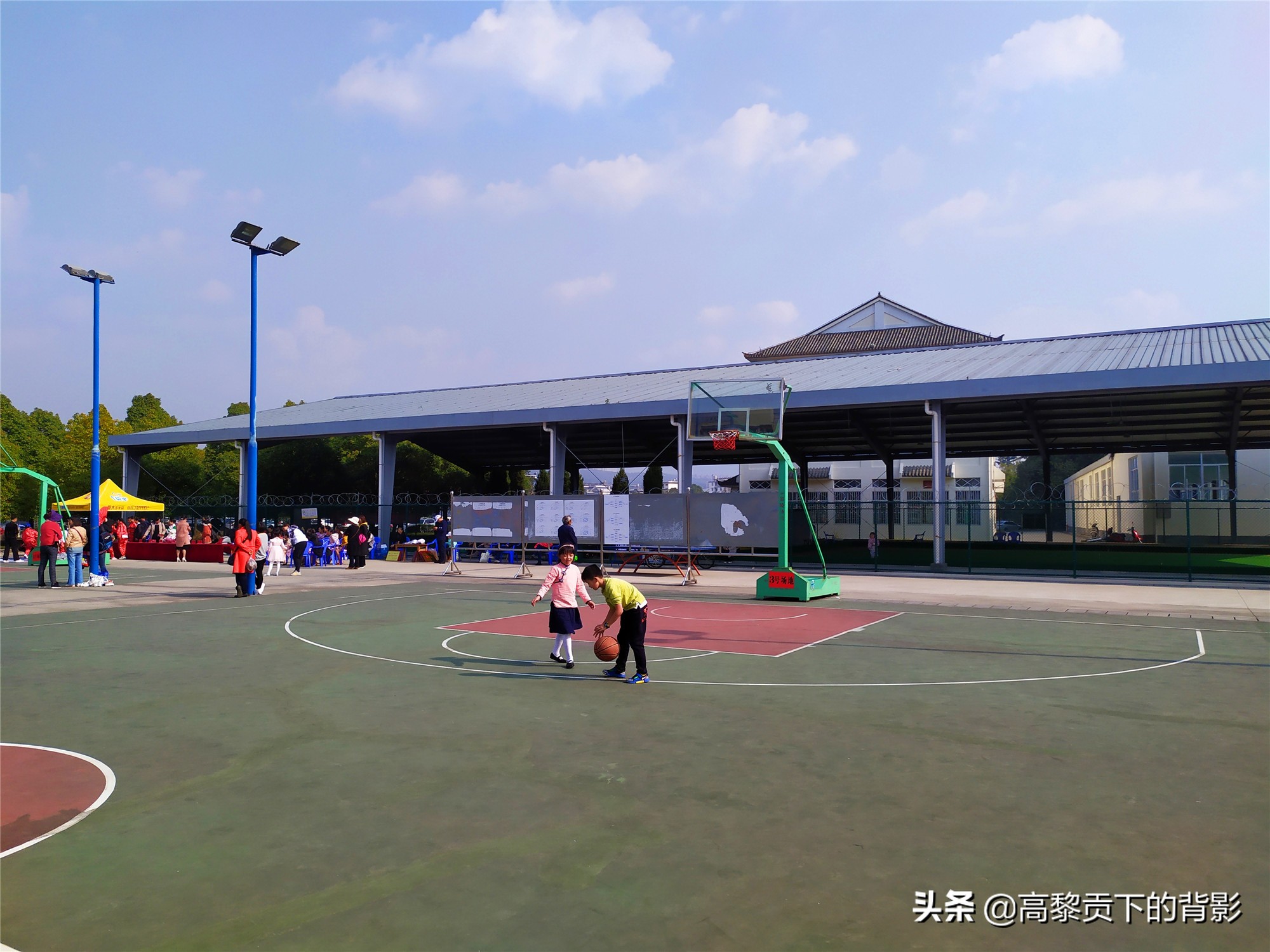 云南腾冲偶遇篮球赛顺便看看腾冲的体育设施如何？