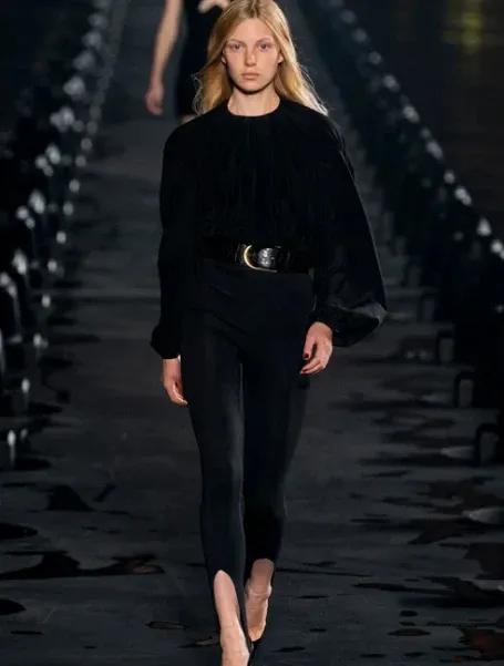 被嫌弃的踩脚裤翻身了！今年正当红