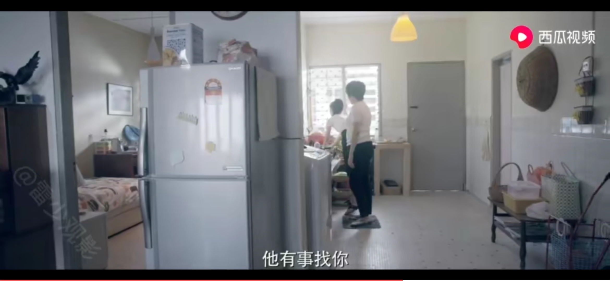 养父和已满14周岁的养女发生*行为性**，法律应如何定性？