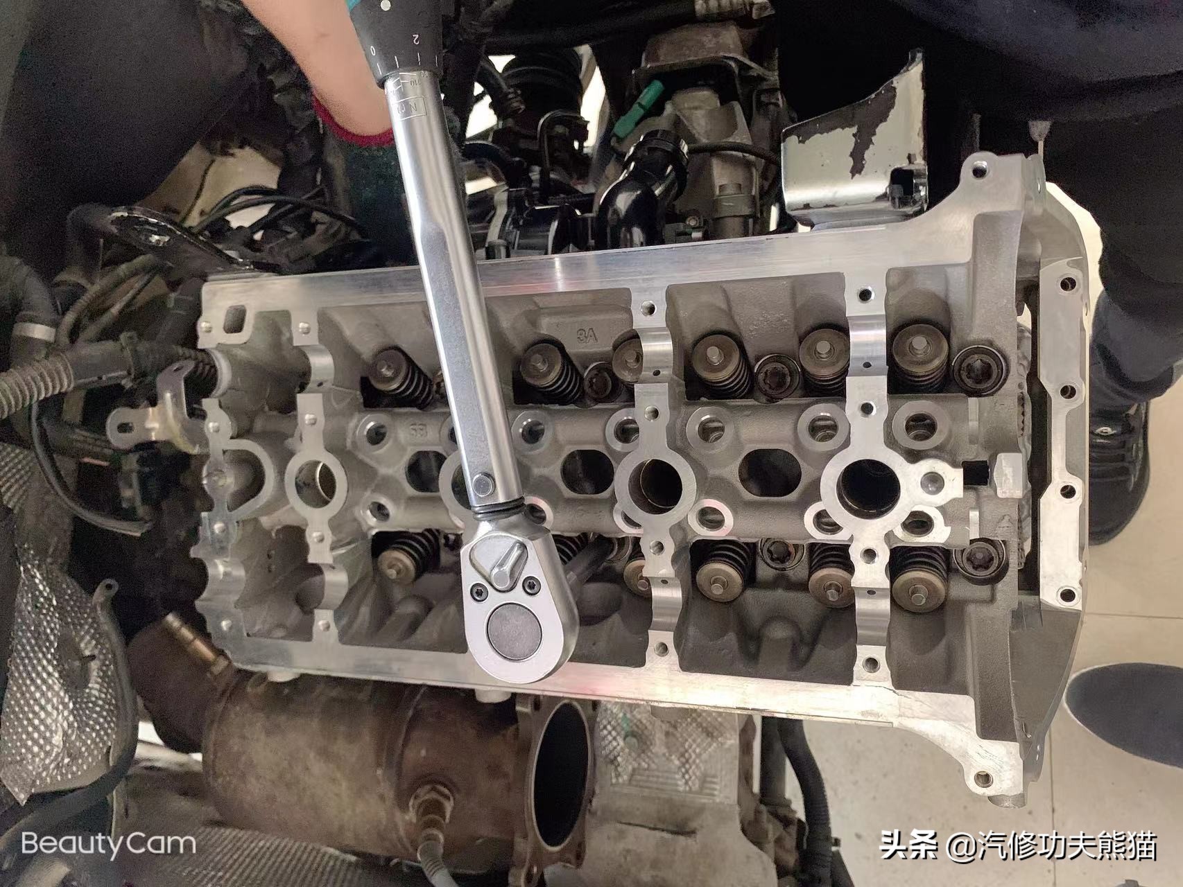 2013款奥迪a4l烧机油怎么解决,奥迪a4l突然全车无电是什么原因