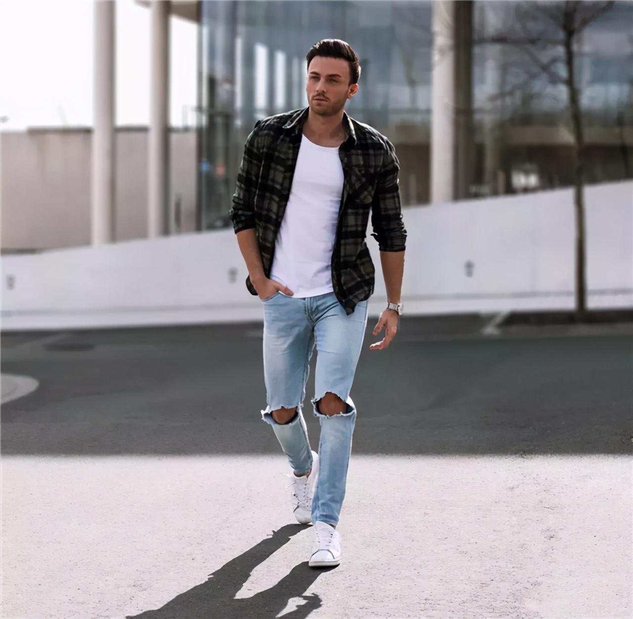 男人过了50岁，如果不差钱建议多穿这3种裤子，时髦体面不显老