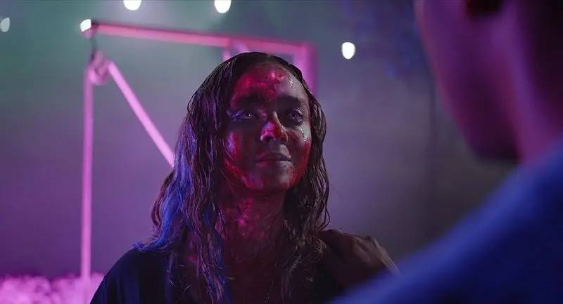 沉沦了10年,这3部B级恐怖片,或将是这位昔日影帝的出路